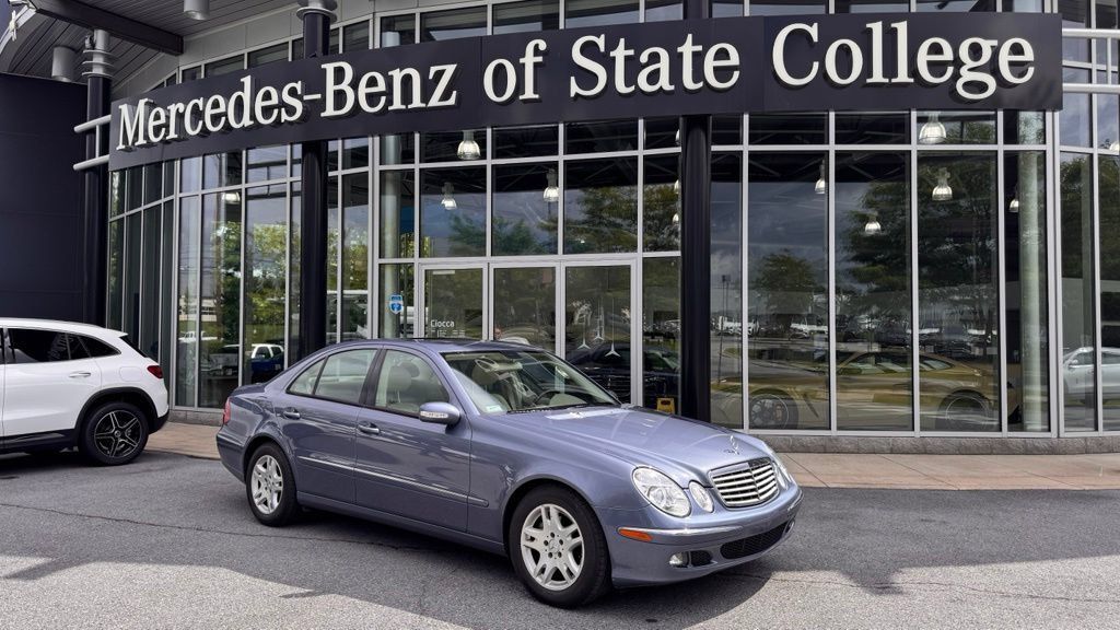 Used 2005 Mercedes-Benz E 320 CDI Sedan image 1