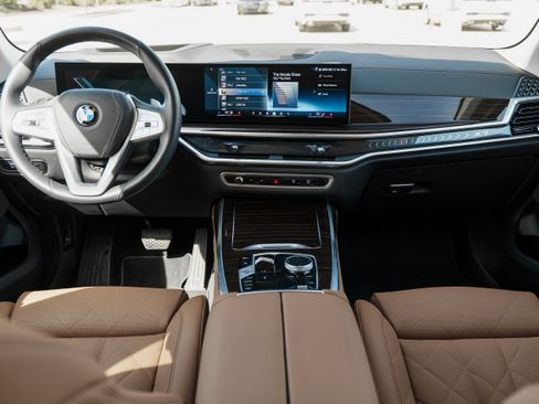 Used 2026 BMW X7 xDrive40i AWD/4WD image 8