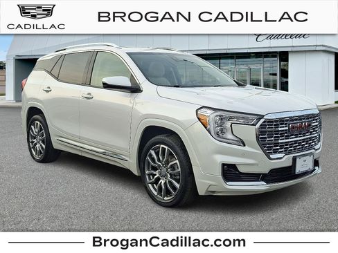 Used 2022 GMC Terrain Denali image 1