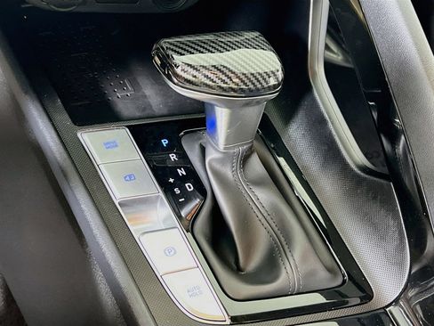 Used 2023 Hyundai Elantra Limited FWD image 17