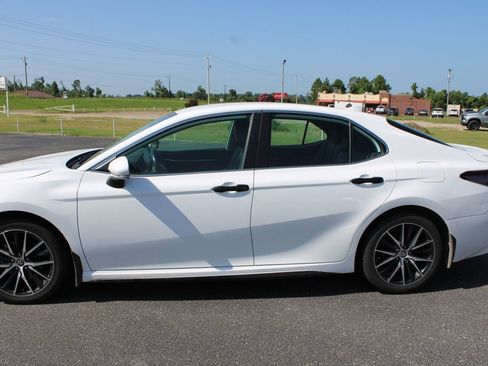 Used 2024 Toyota Camry SE FWD image 6