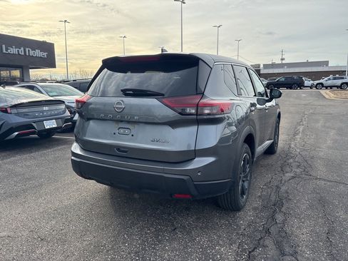 Used 2024 Nissan Rogue SV image 6