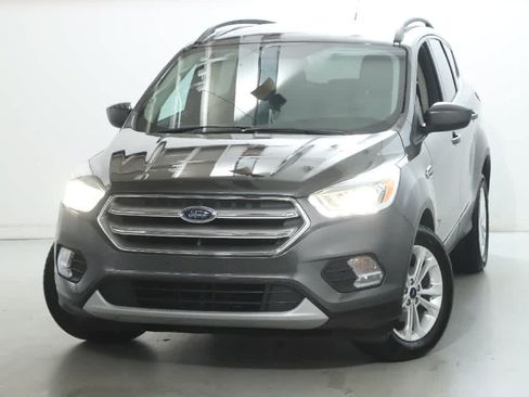 Used 2017 Ford Escape SE w/ Equipment Group 201A FWD image 3