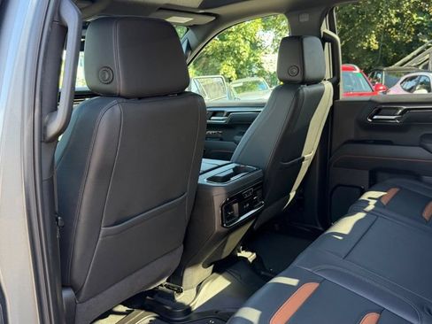Used 2025 GMC Sierra 1500 AT4 w/ AT4 Premium Package AWD/4WD image 19
