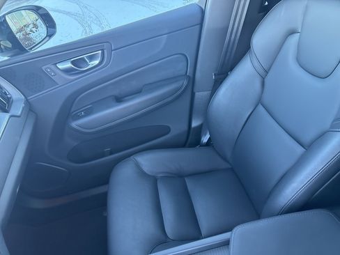 Certified 2025 Volvo XC60 B5 Core image 33