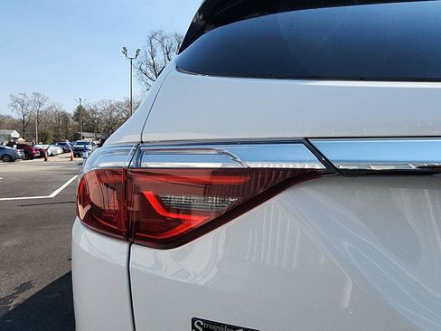 Used 2024 Buick Enclave Premium image 13