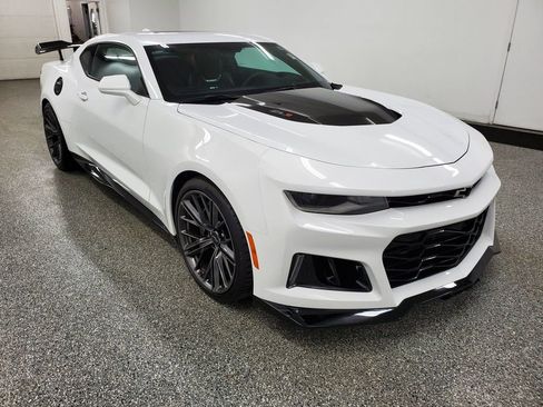 Used 2021 Chevrolet Camaro ZL1 w/ LPO, ZL1 Protection Package RWD image 3