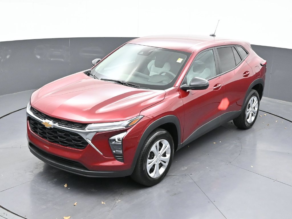 Used 2025 Chevrolet Trax LS FWD image 12