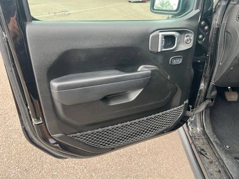 Used 2023 Jeep Wrangler Unlimited w/ Cold Weather Group AWD/4WD image 9