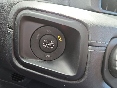 Used 2024 Jeep Gladiator Rubicon AWD/4WD image 28