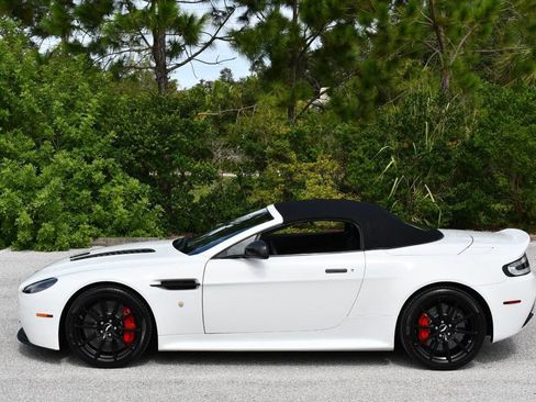 Used 2017 Aston Martin V12 Vantage S RWD image 27
