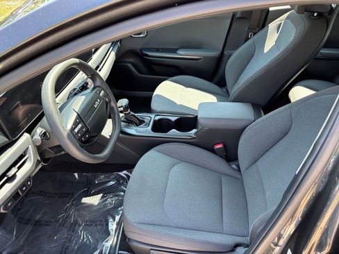 Used 2025 Kia K4 LXS FWD image 29
