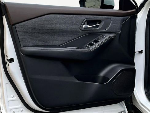 Used 2023 Nissan Rogue SV FWD image 22