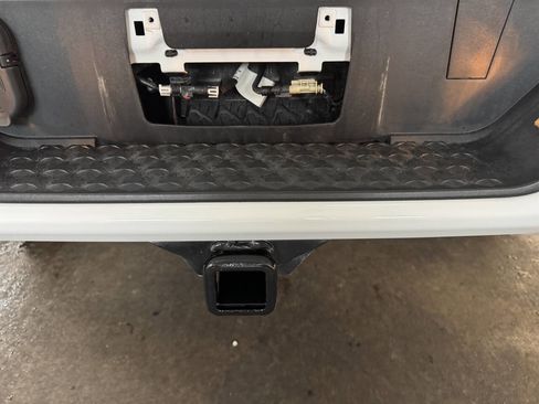 Used 2024 GMC Canyon AT4 w/ Technology Package image 15