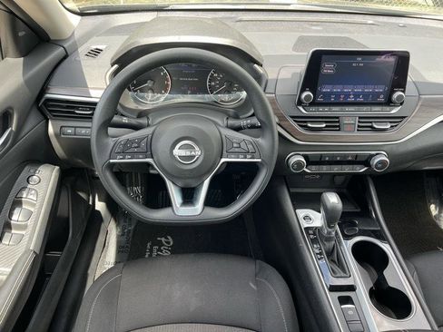 Used 2024 Nissan Altima 2.5 SV image 20