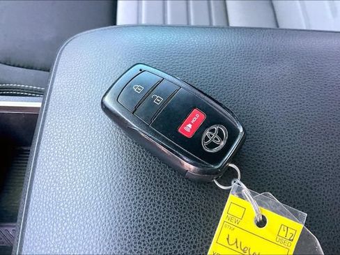 Used 2024 Toyota Tacoma TRD Sport AWD/4WD image 10