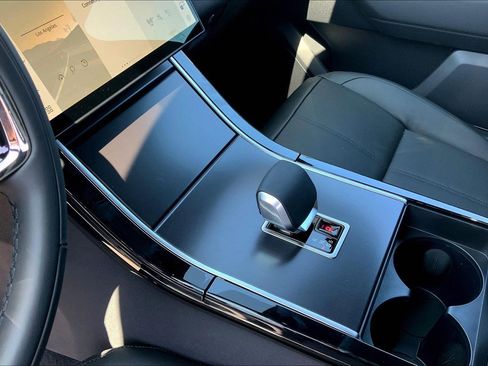 New 2026 Land Rover Range Rover Velar Dynamic SE image 8