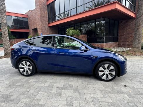 Used 2023 Tesla Model Y Long Range AWD/4WD image 8