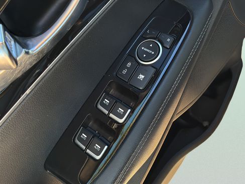Used 2019 Kia Sorento FWD image 18