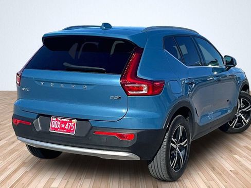 Used 2025 Volvo XC40 B5 Core AWD/4WD image 2