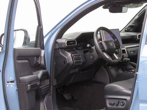 Certified 2025 Toyota 4Runner TRD Off-Road Premium image 9