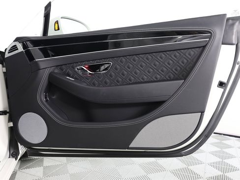 Used 2020 Bentley Continental GT image 31