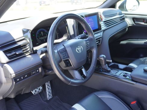 Used 2025 Toyota Camry SE w/ Convenience Package FWD image 20