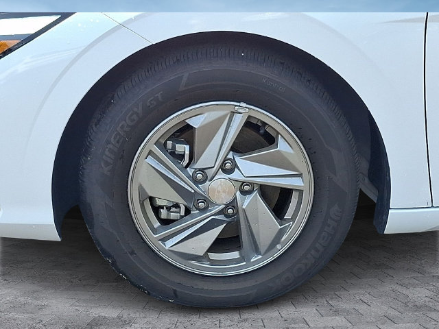 Certified 2025 Hyundai Elantra SE w/ Cargo Package FWD image 5