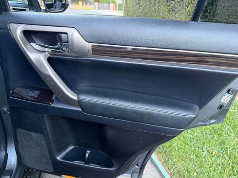 Used 2015 Lexus GX 460 image 27