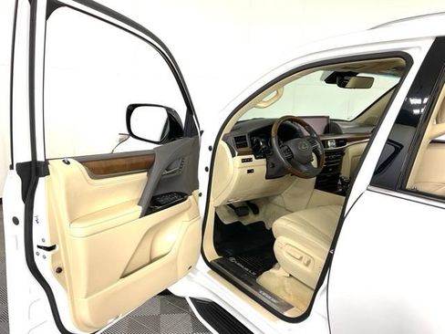 Used 2017 Lexus LX 570 4WD image 33