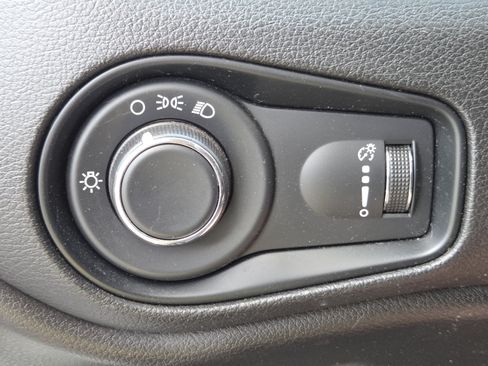 Used 2022 Jeep Renegade Sport w/ Sport Appearance Group FWD image 13