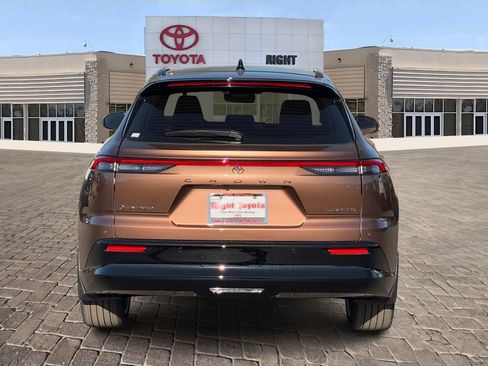 Used 2026 Toyota Crown Signia w/ Advanced Technology Package image 6