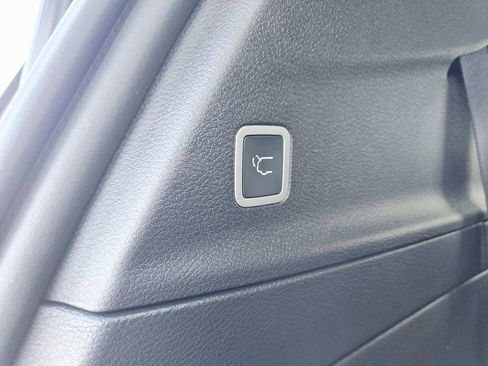New 2026 Chrysler Pacifica Select FWD image 17