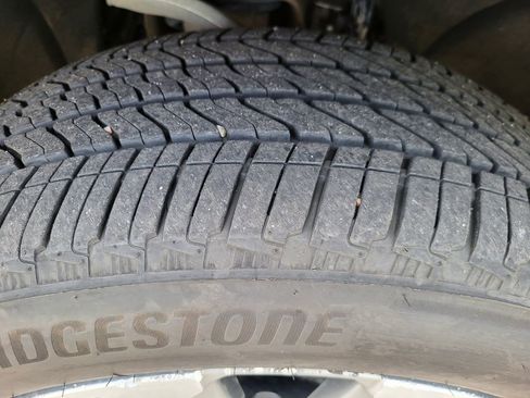 Used 2023 GMC Yukon XL Denali image 9