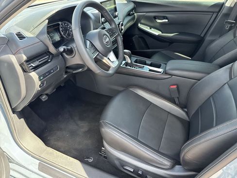 Used 2025 Nissan Sentra SR w/ SR Premium Package image 16