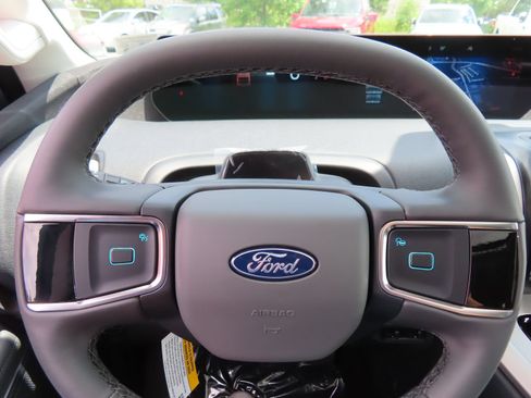New 2026 Ford Expedition Active AWD/4WD image 10
