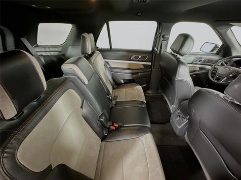 Used 2017 Ford Explorer XLT w/ Equipment Group 202A image 28