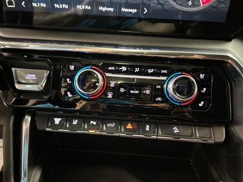 Used 2025 GMC Sierra 3500 Denali Ultimate image 19