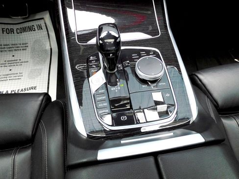 Used 2020 BMW X7 xDrive40i w/ M Sport Package AWD/4WD image 12