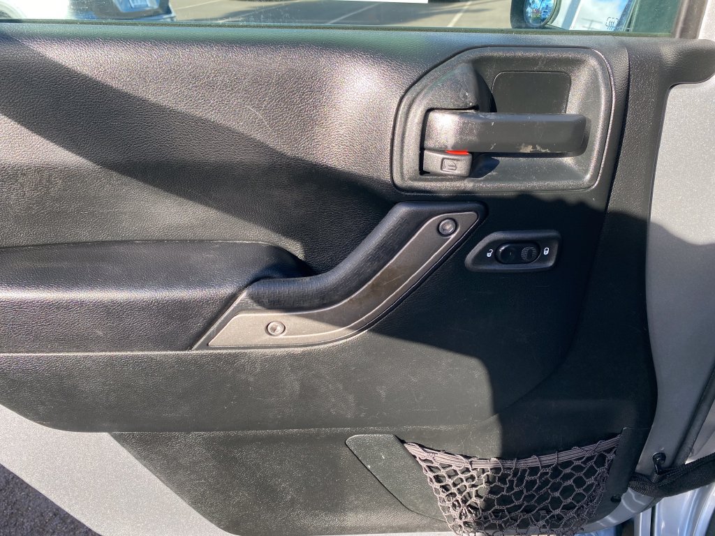Used 2018 Jeep Wrangler Sport AWD/4WD image 12