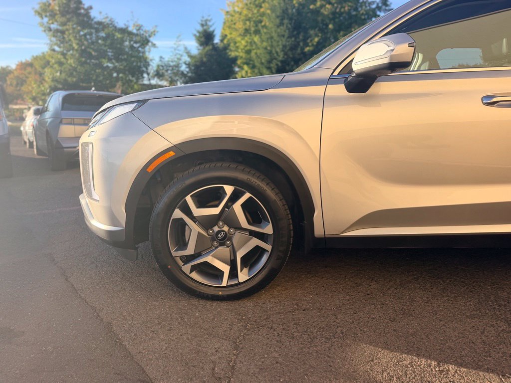 Used 2023 Hyundai Palisade SEL w/ Premium Package AWD/4WD image 11