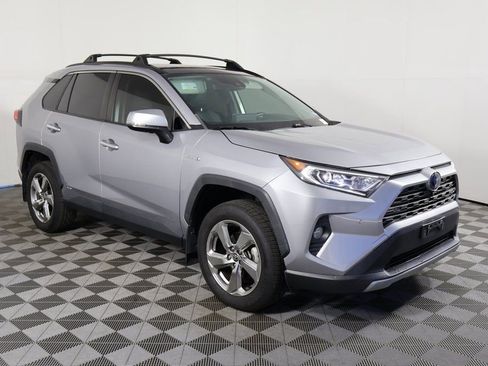 Used 2020 Toyota RAV4 Limited image 3