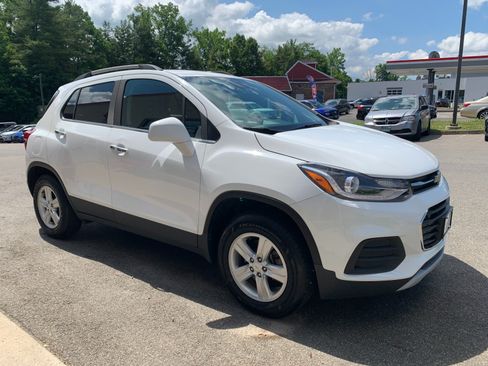 Used 2019 Chevrolet Trax LT w/ LT Convenience Package AWD/4WD image 3