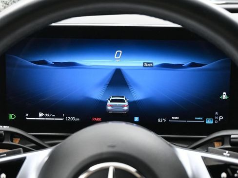 Used 2024 Mercedes-Benz C 300 Sedan image 9