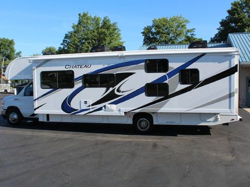 Used 2022 Ford E-450 and Econoline 450 Super Duty w/ Motorhome Prep Package image 2