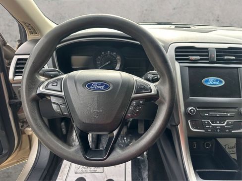 Used 2018 Ford Fusion SE w/ Fusion SE Technology Package FWD image 22