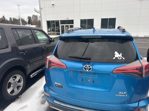 Used 2018 Toyota RAV4 XLE image 15
