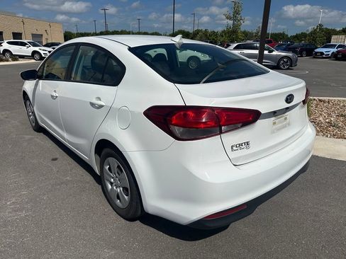 Used 2018 Kia Forte LX FWD image 5