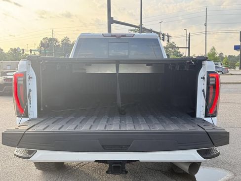 Used 2024 GMC Sierra 2500 AT4 w/ AT4 Premium Plus Package AWD/4WD image 9