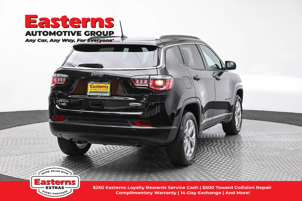 Used 2025 Jeep Compass Latitude w/ Sun & Sound Group AWD/4WD image 6